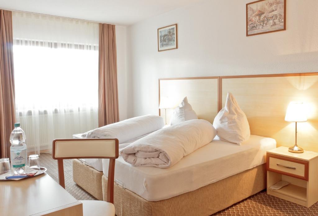 Hotel Ganita Weil Am Rhein Ruang foto